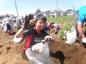 作例2 背景に広い畑