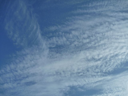 スジ状の雲
