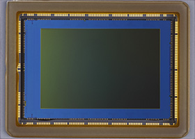 約2420万画素CMOSセンサー