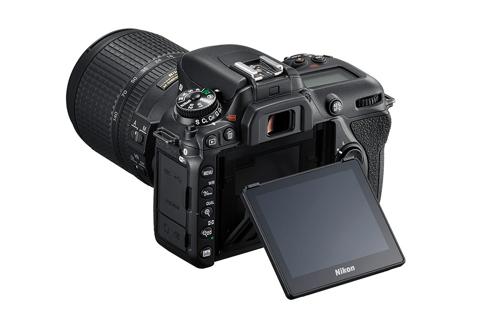 操作性を向上するタッチパネル採用のチルト式3.2型画像モニター