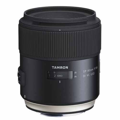 製品写真：タムロン SP 45mm F1.8 Di VC USD キヤノン用 (Model F013)