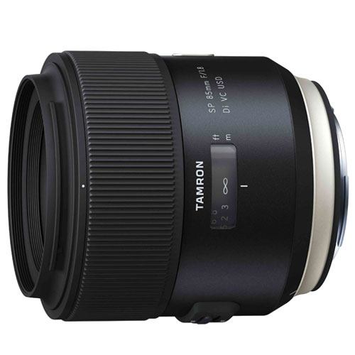 製品写真：タムロン SP 85mm F/1.8 Di VC USD キヤノン用 (Model F016)